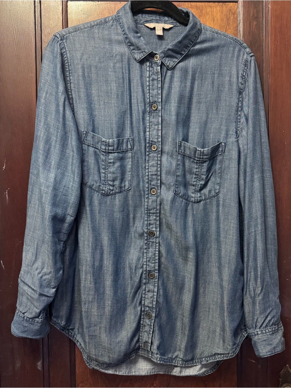 Banana Republic Lyocell Chambray Button-Up Shirt | Women’s M | Soft Denim Look